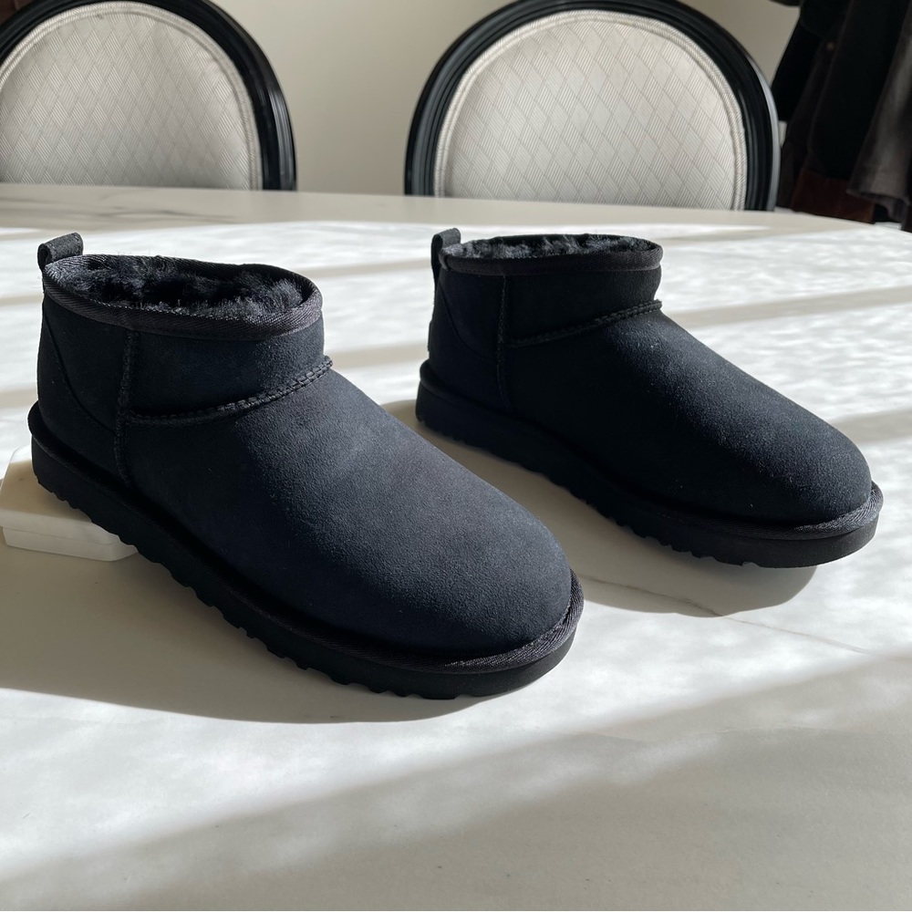 NWT Black Classic Ultra Mini | Ugg